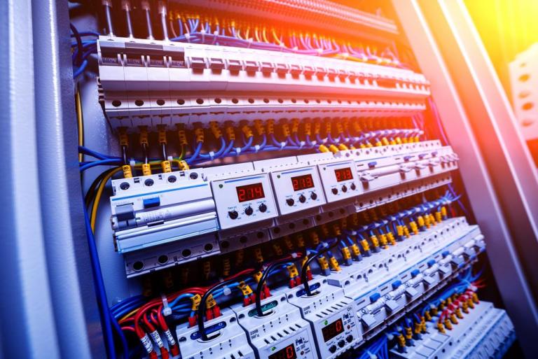 Choisir ses armoires électriques à Brumath, conseils d'expert